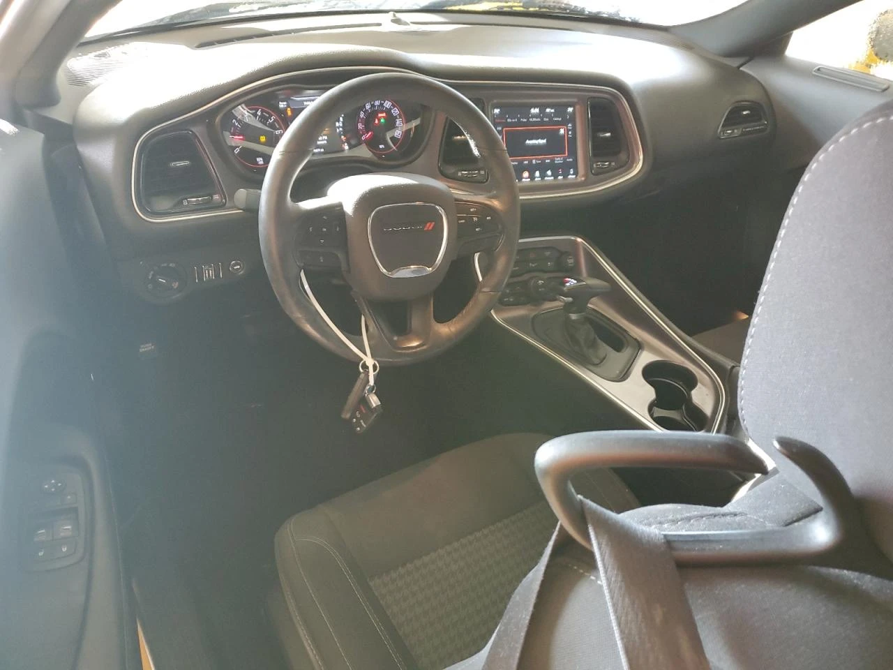 Dodge Challenger SXT - изображение 8