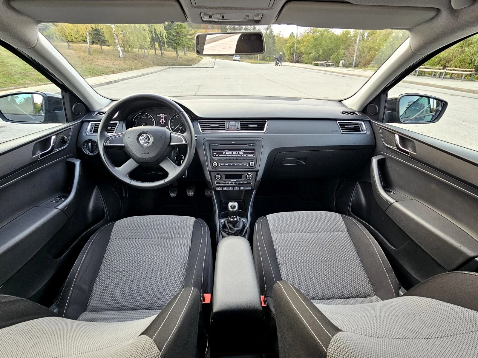 Skoda Rapid 1.2 Tsi- 105к.с Сервизна история, 1-ви собственик. - изображение 10