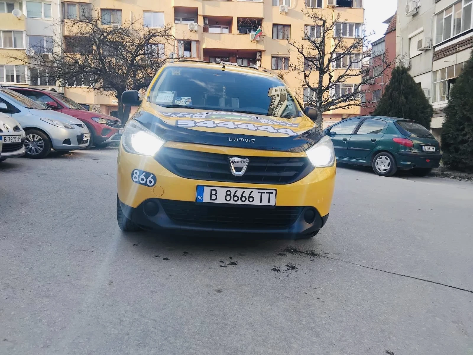 Dacia Lodgy, снимка 15 - Автомобили и джипове - 53923180