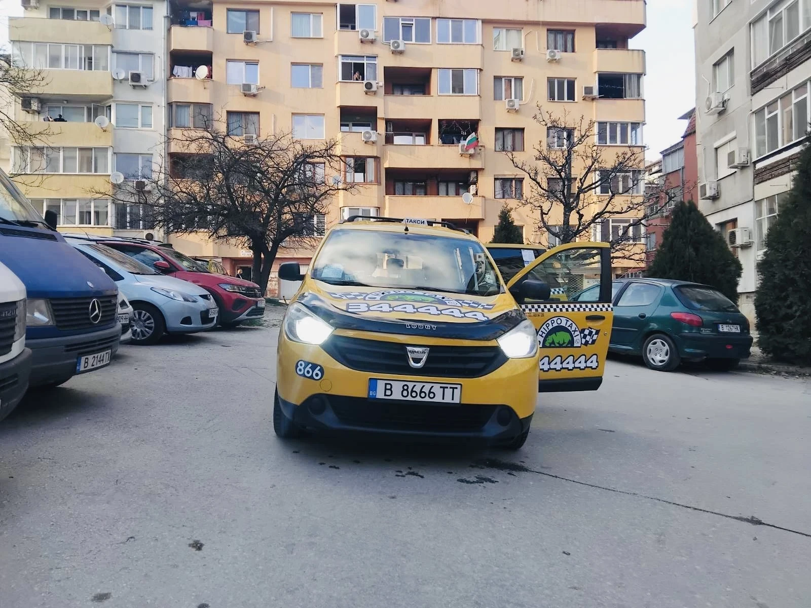 Dacia Lodgy, снимка 4 - Автомобили и джипове - 53923180
