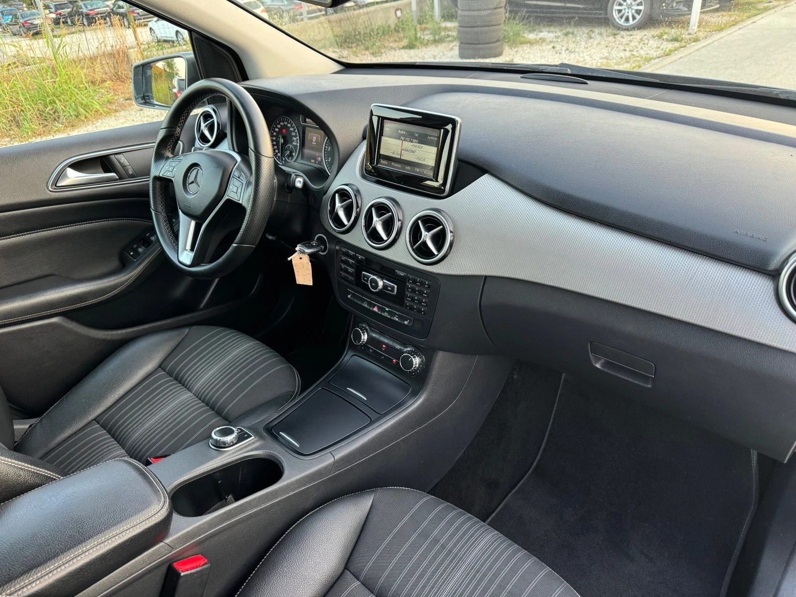Mercedes-Benz B 180 ШВЕЙЦАРИЯ , Автомат , LED, снимка 10 - Автомобили и джипове - 54680929