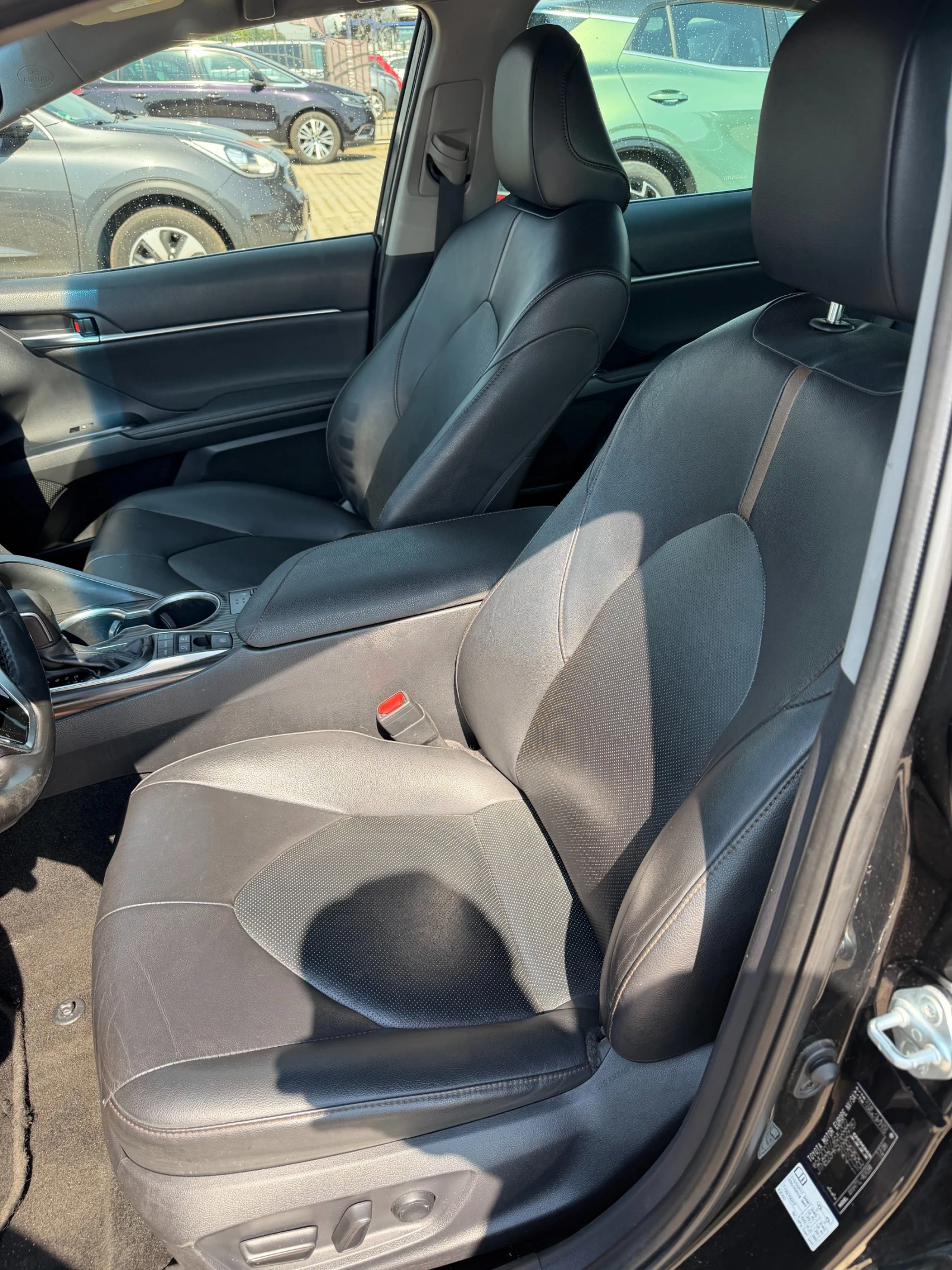Toyota Camry 2.5Hybrid AVTOMAT/NAVI/KOJA/KAMERA EURO , снимка 12 - Автомобили и джипове - 54999337