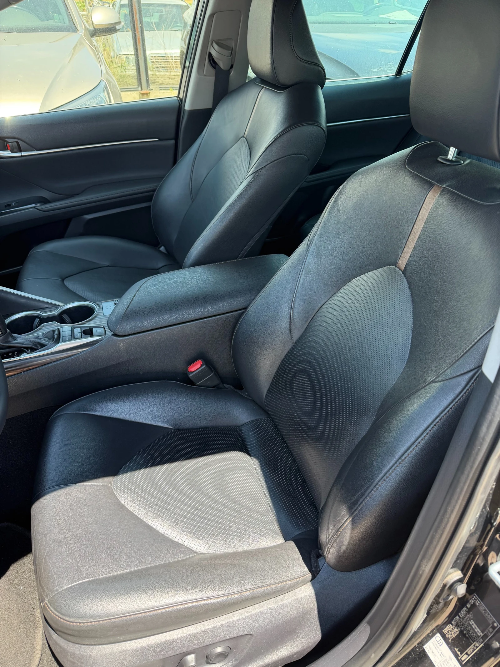 Toyota Camry 2.5Hybrid AVTOMAT/NAVI/KOJA/KAMERA EURO , снимка 15 - Автомобили и джипове - 54999337