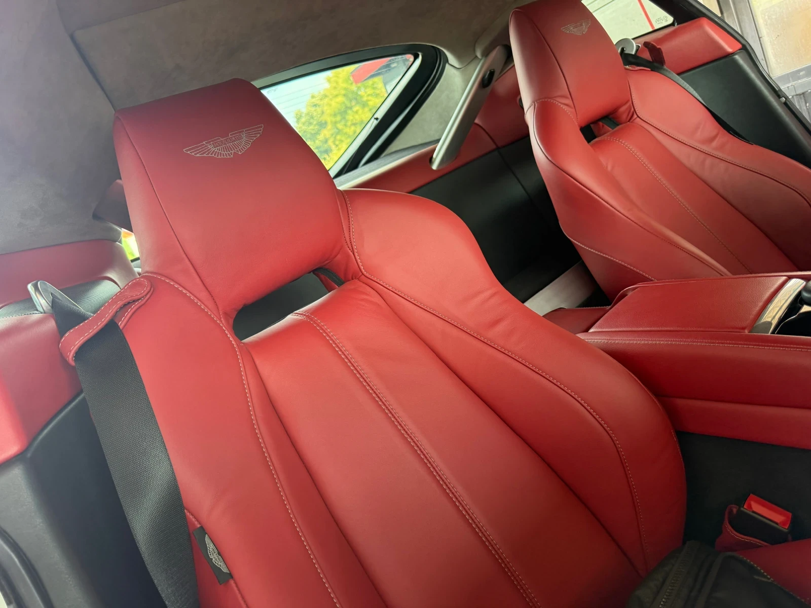 Aston Martin V8 Vantage СЕРВИЗЕН* ЗАЩИТНО ФОЛИО* LIMITED Edition * , снимка 10 - Автомобили и джипове - 55406149