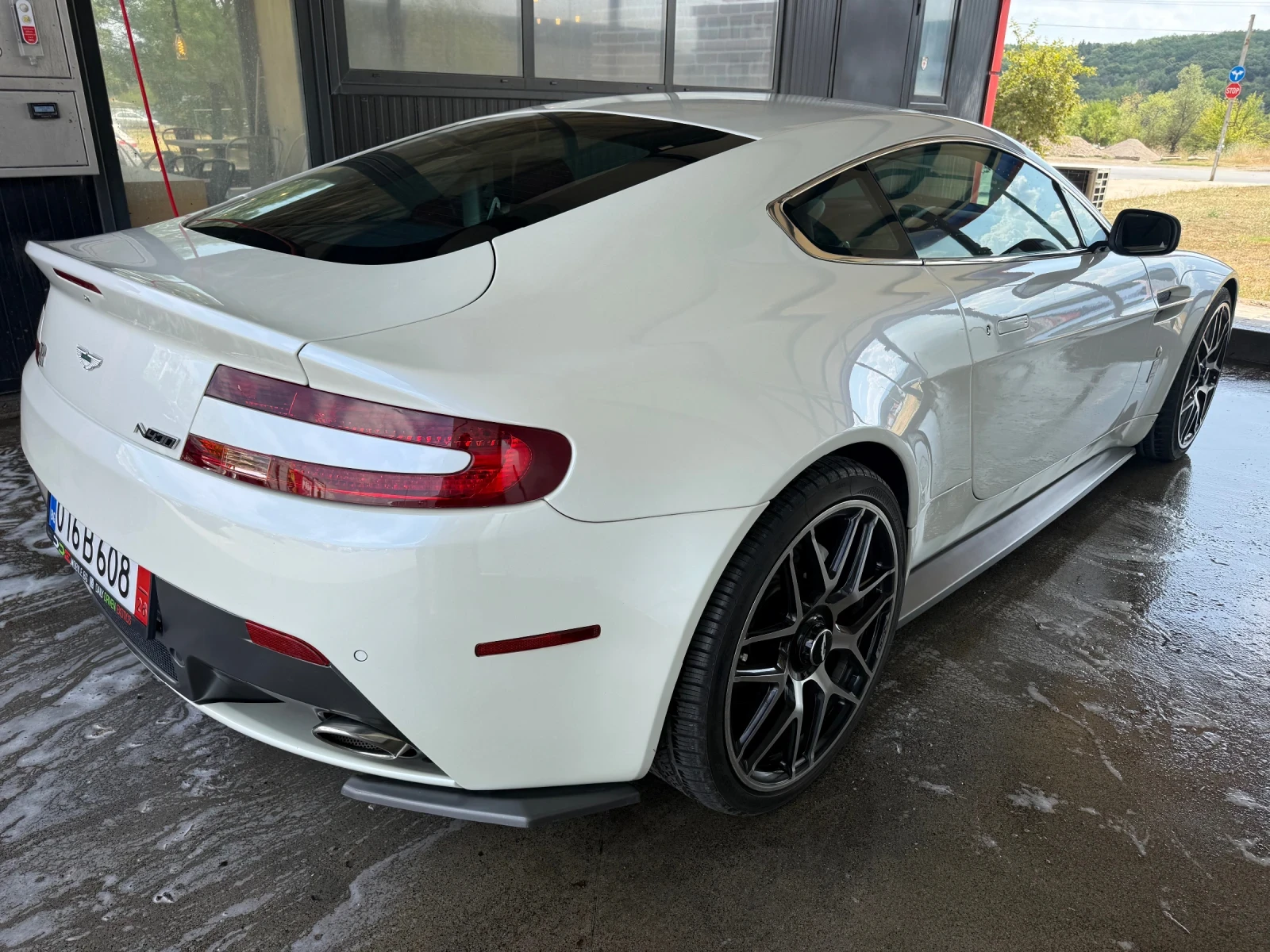Aston Martin V8 Vantage СЕРВИЗЕН* ЗАЩИТНО ФОЛИО* LIMITED Edition * , снимка 3 - Автомобили и джипове - 55406149