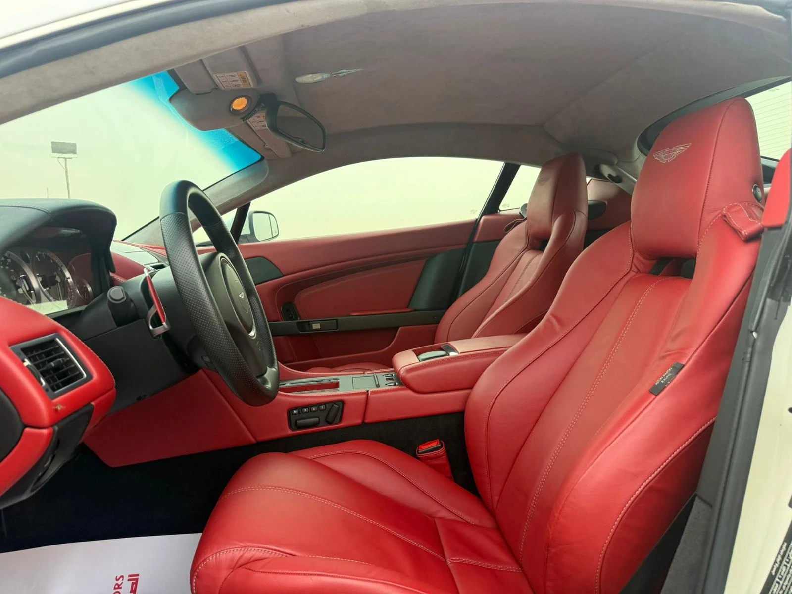 Aston Martin V8 Vantage, снимка 7 - Автомобили и джипове - 55406149