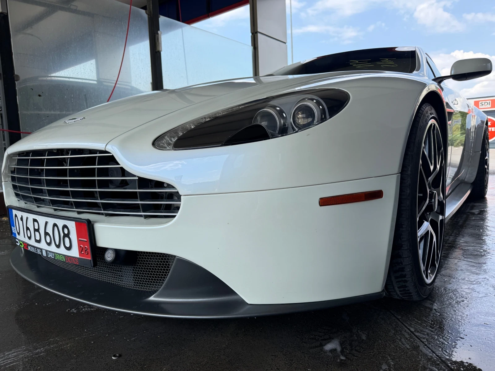 Aston Martin V8 Vantage СЕРВИЗЕН* ЗАЩИТНО ФОЛИО* LIMITED Edition * , снимка 7 - Автомобили и джипове - 55406149