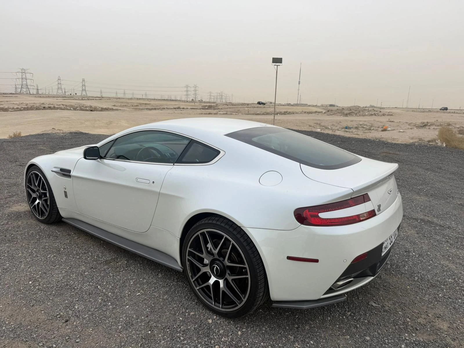 Aston Martin V8 Vantage, снимка 5 - Автомобили и джипове - 55406149