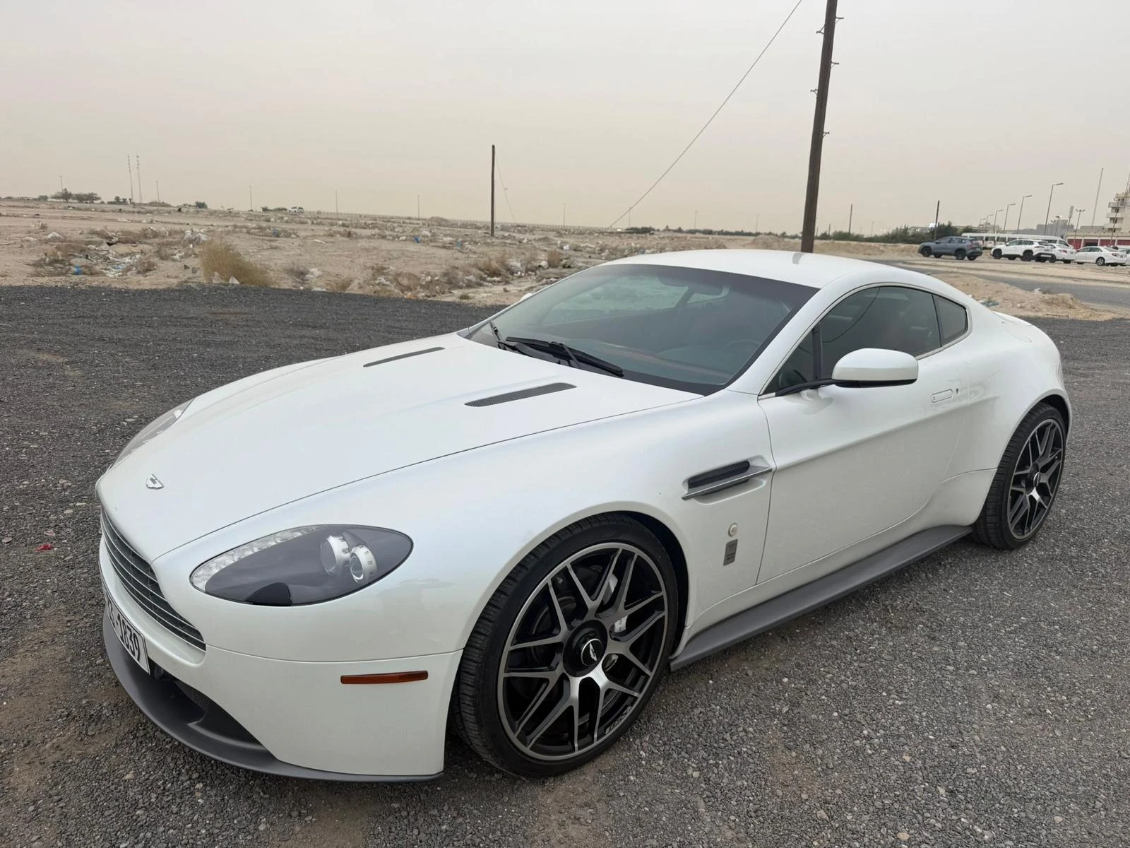 Aston Martin V8 Vantage, снимка 4 - Автомобили и джипове - 55406149