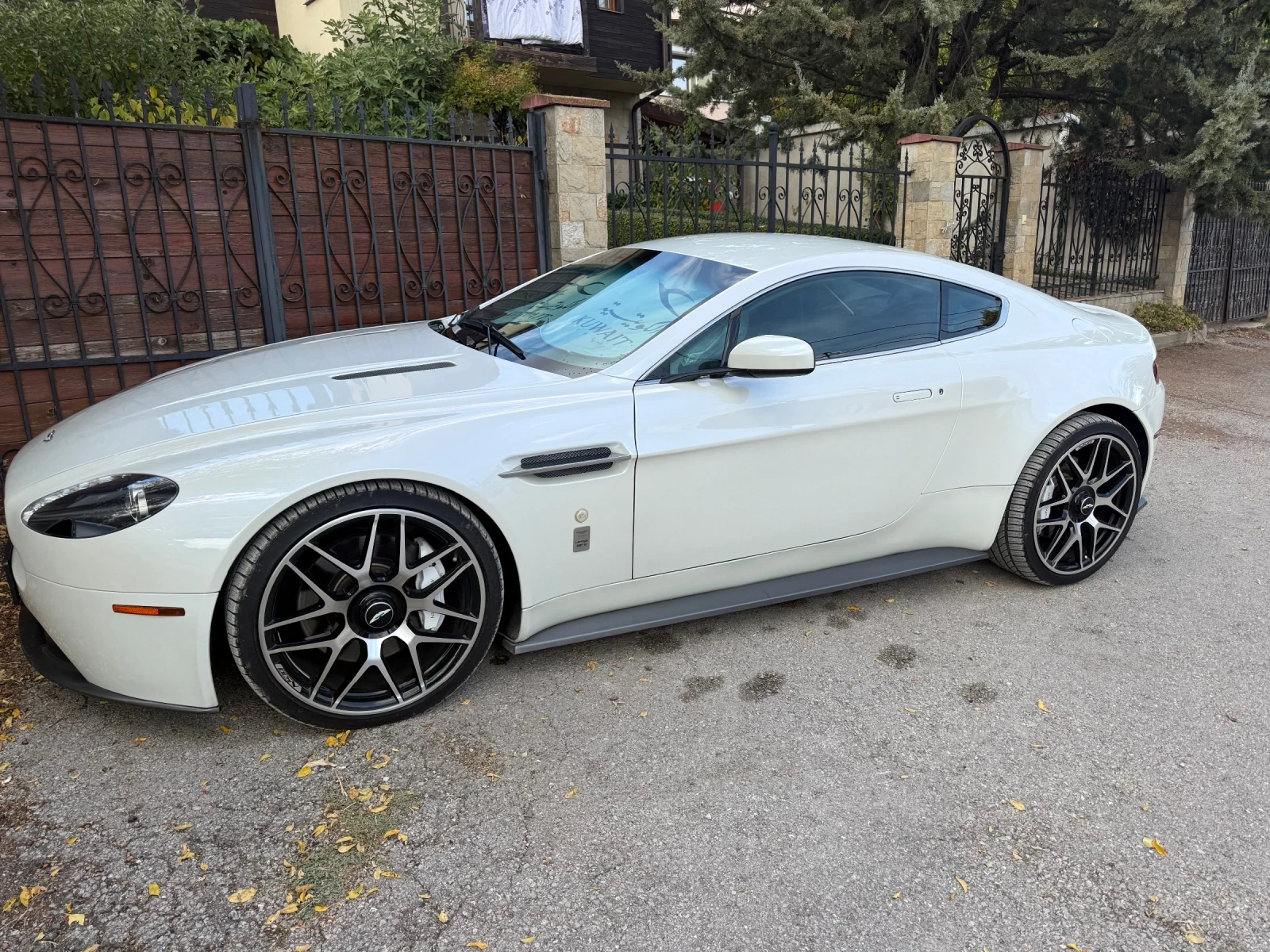 Aston Martin V8 Vantage СЕРВИЗ* ЗАЩИТНО ФОЛИО* LIMITED Edition SP10* 