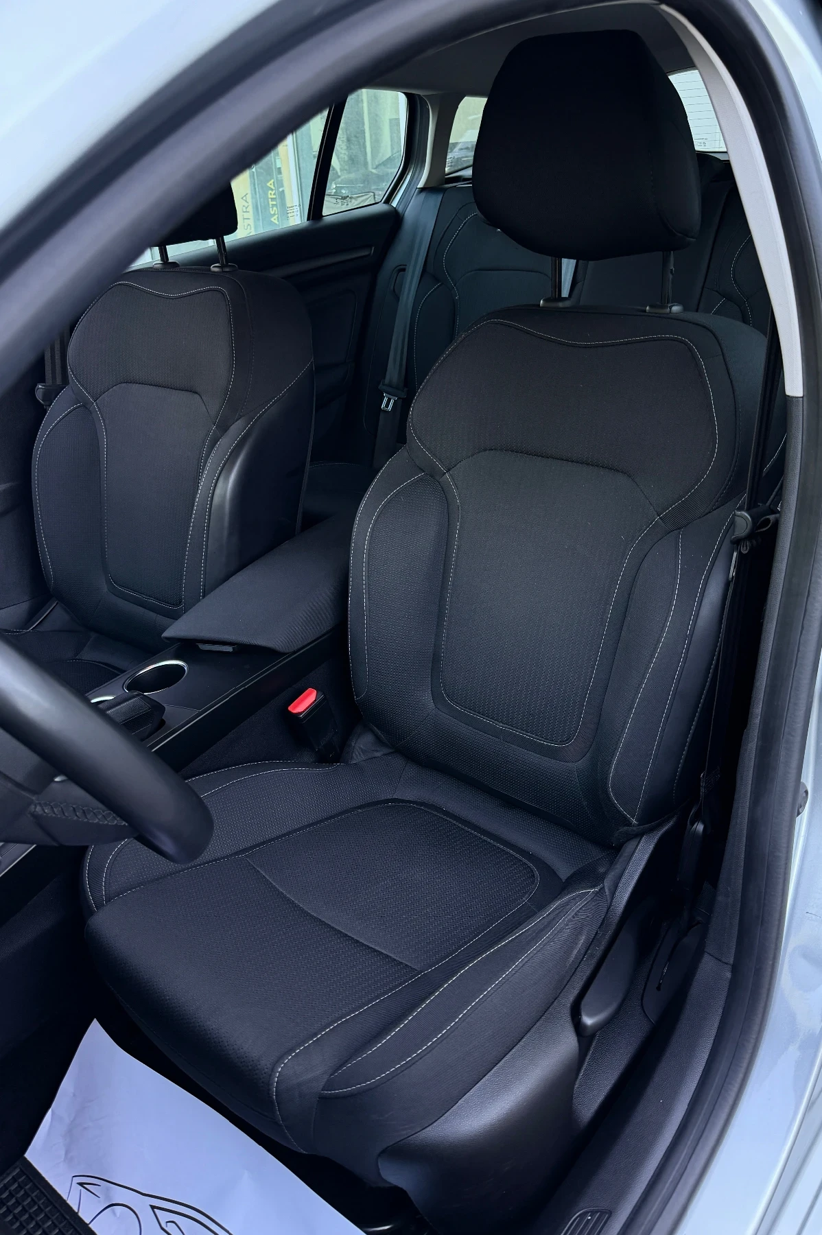 Renault Megane 58000км / keyless / Автоматик, снимка 8 - Автомобили и джипове - 55694533