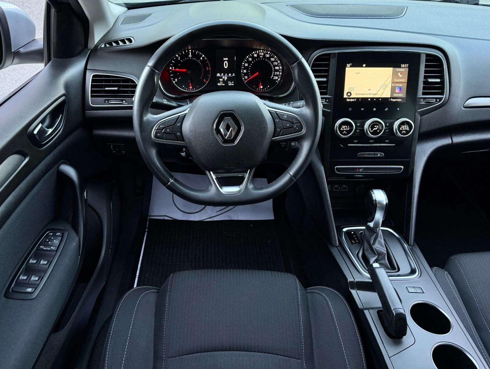 Renault Megane 58000км / keyless / Автоматик, снимка 7 - Автомобили и джипове - 55694533