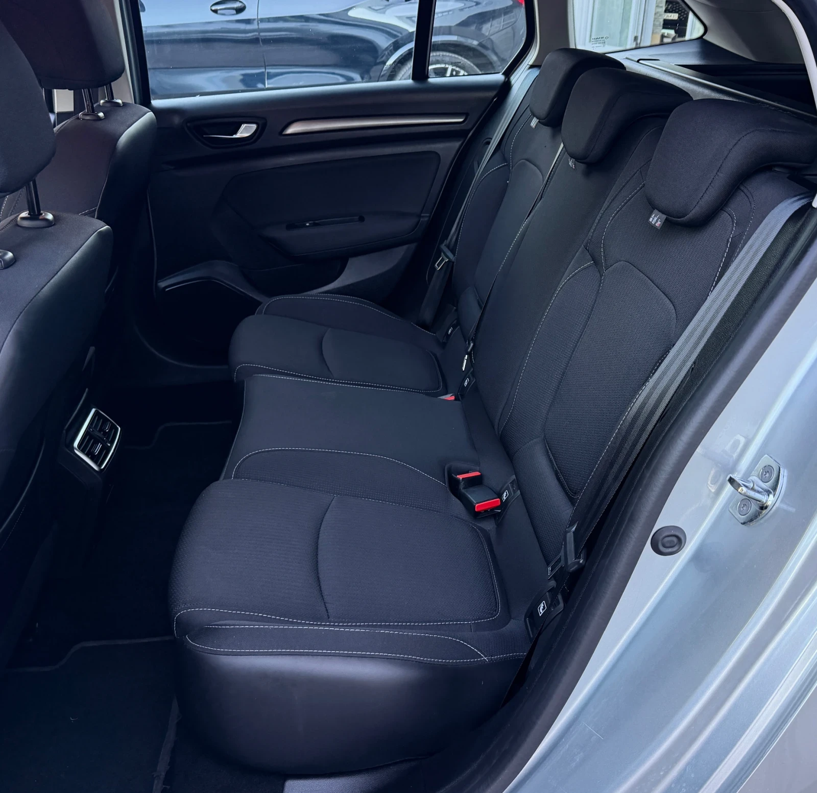 Renault Megane 58000км / keyless / Автоматик, снимка 10 - Автомобили и джипове - 55694533