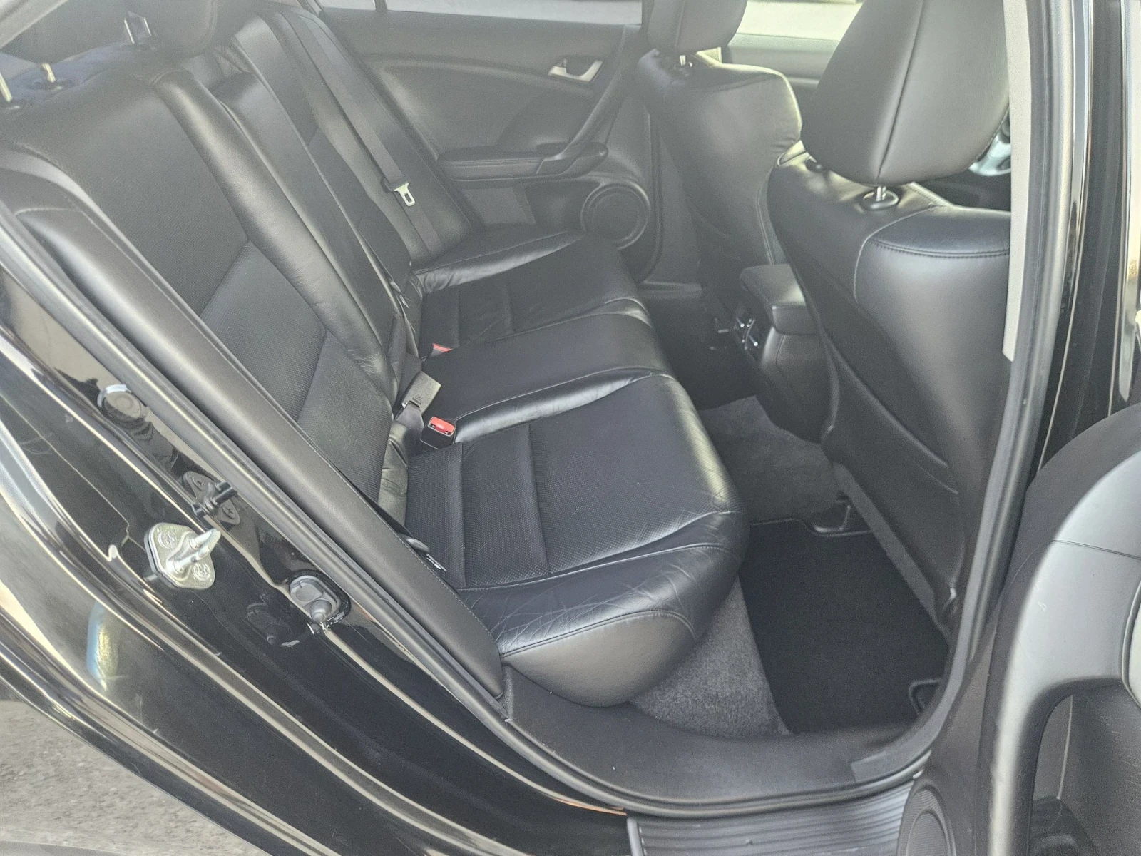 Honda Accord 2.4Executive, снимка 13 - Автомобили и джипове - 56087643