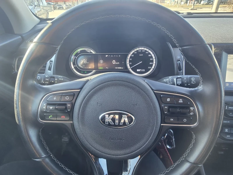 Kia Niro, снимка 15 - Автомобили и джипове - 47802464