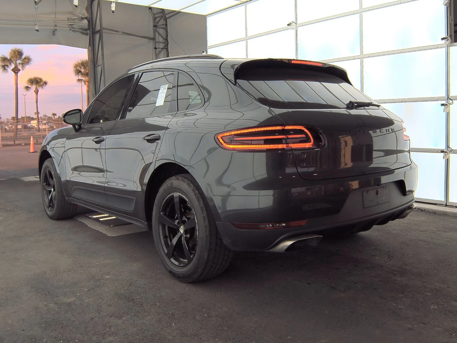 Porsche Macan ПОДГРЕВ/ОБДУХВАНЕ/ПАНО/СЛЕДЕНЕ НА ЛЕНТИ/КЕЙЛЕС/ - изображение 8