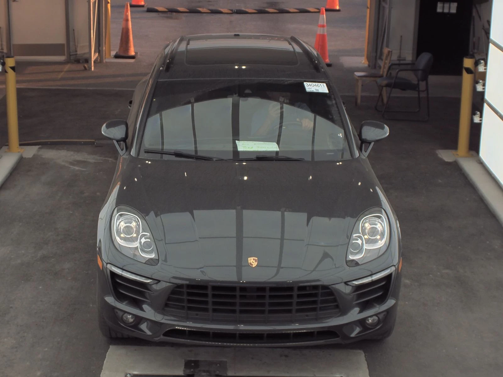 Porsche Macan ПОДГРЕВ/ОБДУХВАНЕ/ПАНО/СЛЕДЕНЕ НА ЛЕНТИ/КЕЙЛЕС/ - изображение 2