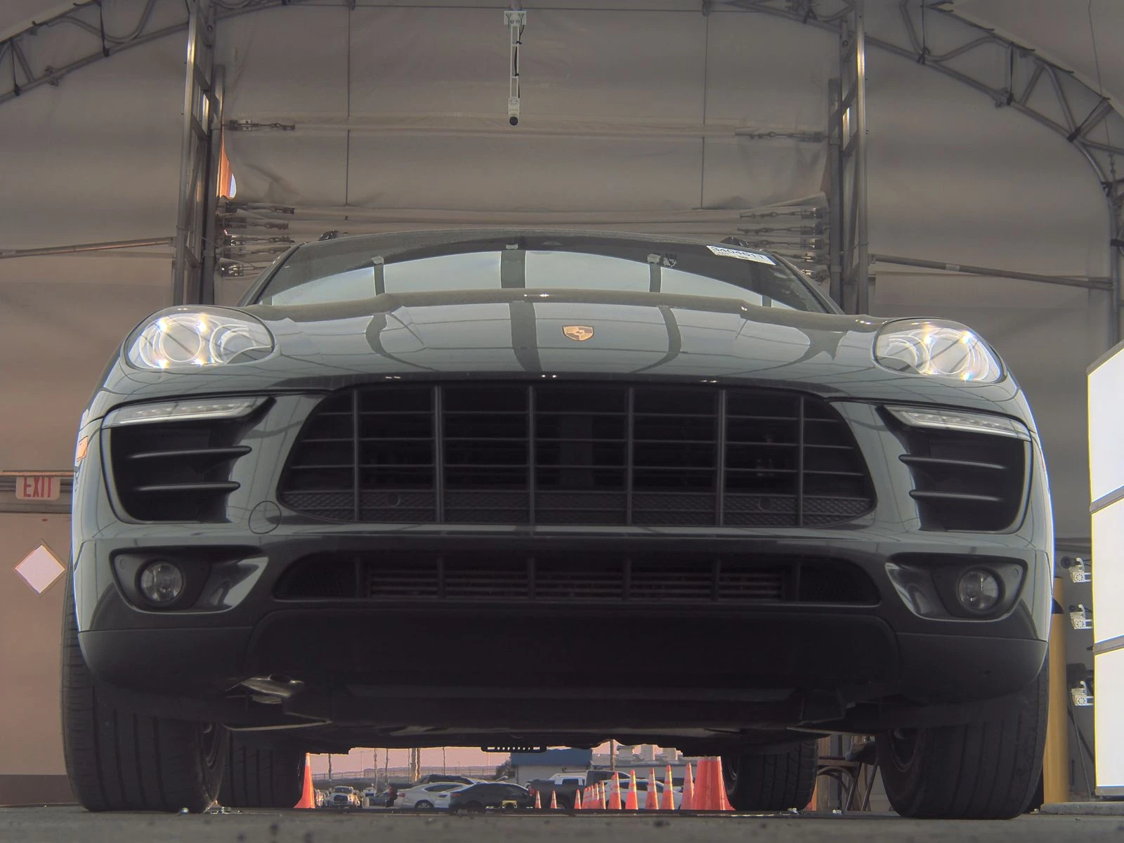 Porsche Macan ПОДГРЕВ/ОБДУХВАНЕ/ПАНО/СЛЕДЕНЕ НА ЛЕНТИ/КЕЙЛЕС/ - изображение 3