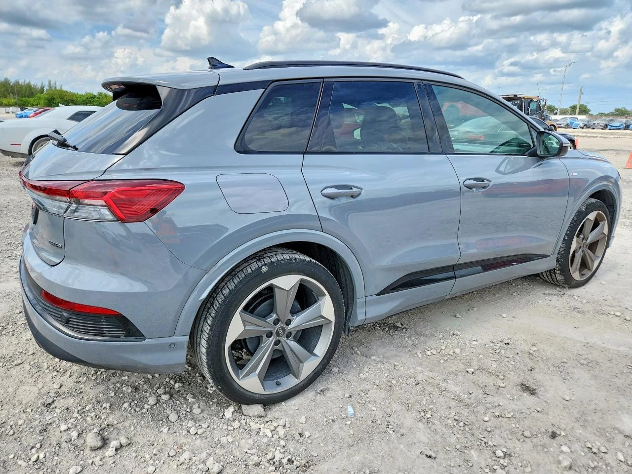Audi Q4 E-Tron Premium Plus, снимка 3 - Автомобили и джипове - 55246217