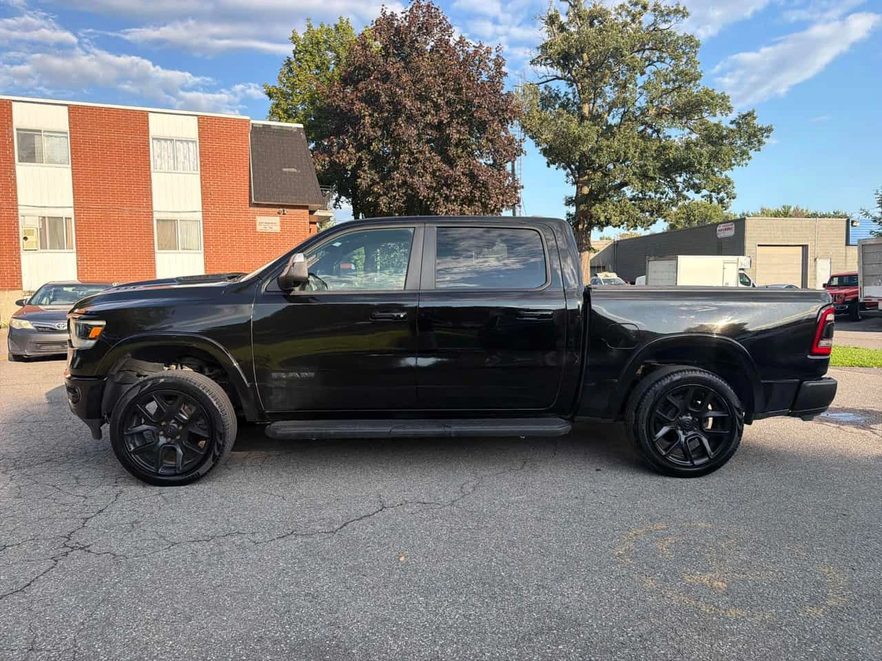 Dodge RAM 1500  Laramie / SPORT PCKG / CAMERA / CARFAX  , снимка 2 - Автомобили и джипове - 55670752