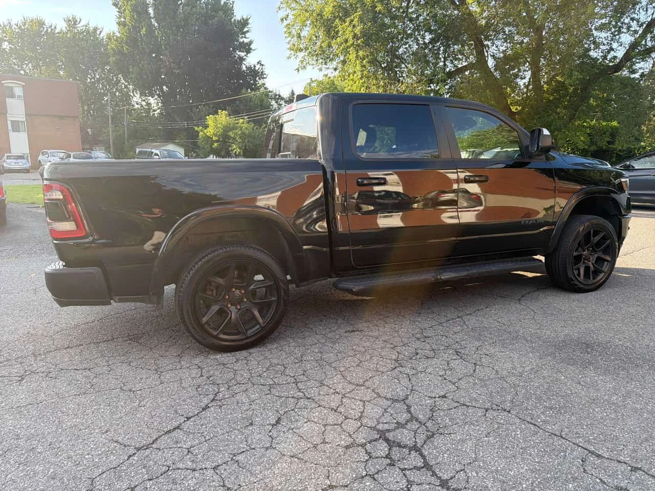 Dodge RAM 1500  Laramie / SPORT PCKG / CAMERA / CARFAX  , снимка 3 - Автомобили и джипове - 55670752