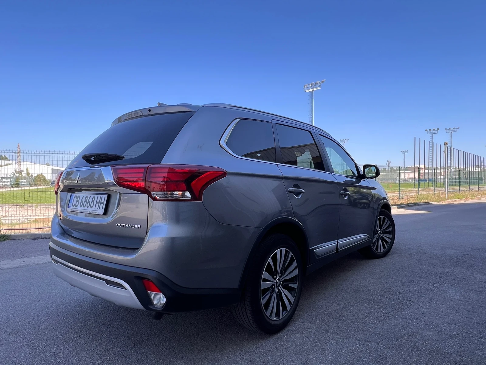 Mitsubishi Outlander, снимка 5 - Автомобили и джипове - 56016647