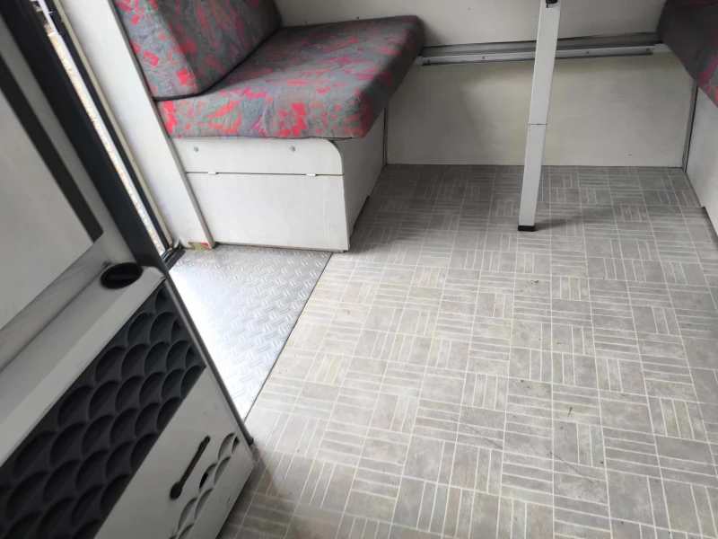 Каравана Chateau Cantara 330, снимка 17 - Каравани и кемпери - 52941788