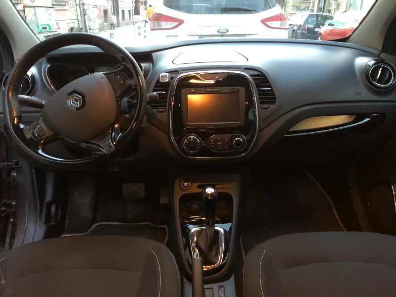 Renault Captur, снимка 7 - Автомобили и джипове - 47853712