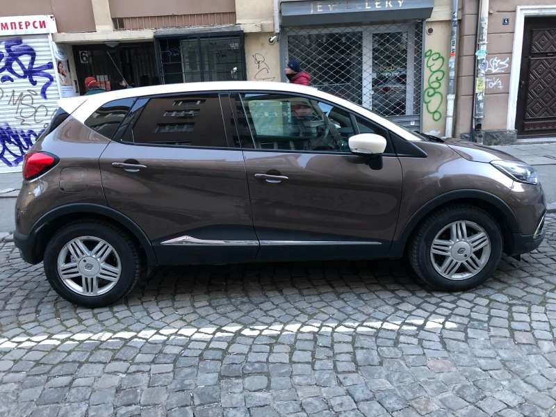 Renault Captur, снимка 2 - Автомобили и джипове - 47853712