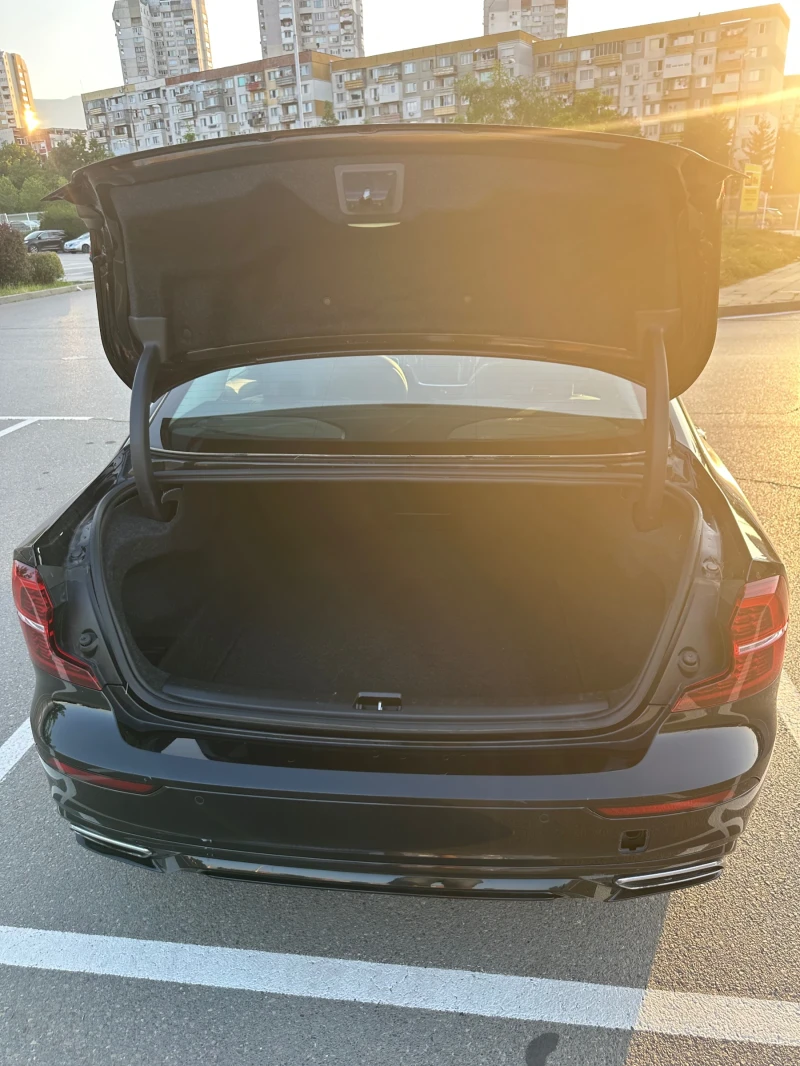 Volvo S60 Volvo B5 Mild Hybrid R Design , снимка 8 - Автомобили и джипове - 51672205