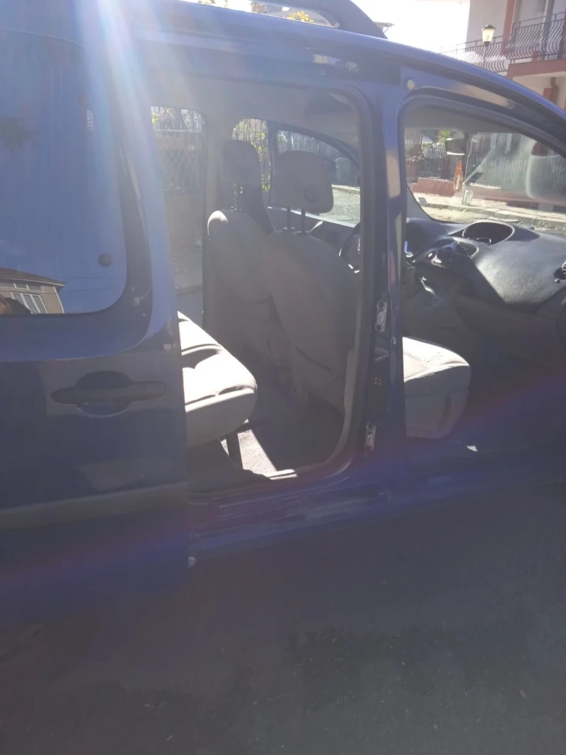 Renault Kangoo 1.5 dCi, снимка 8 - Автомобили и джипове - 52406088
