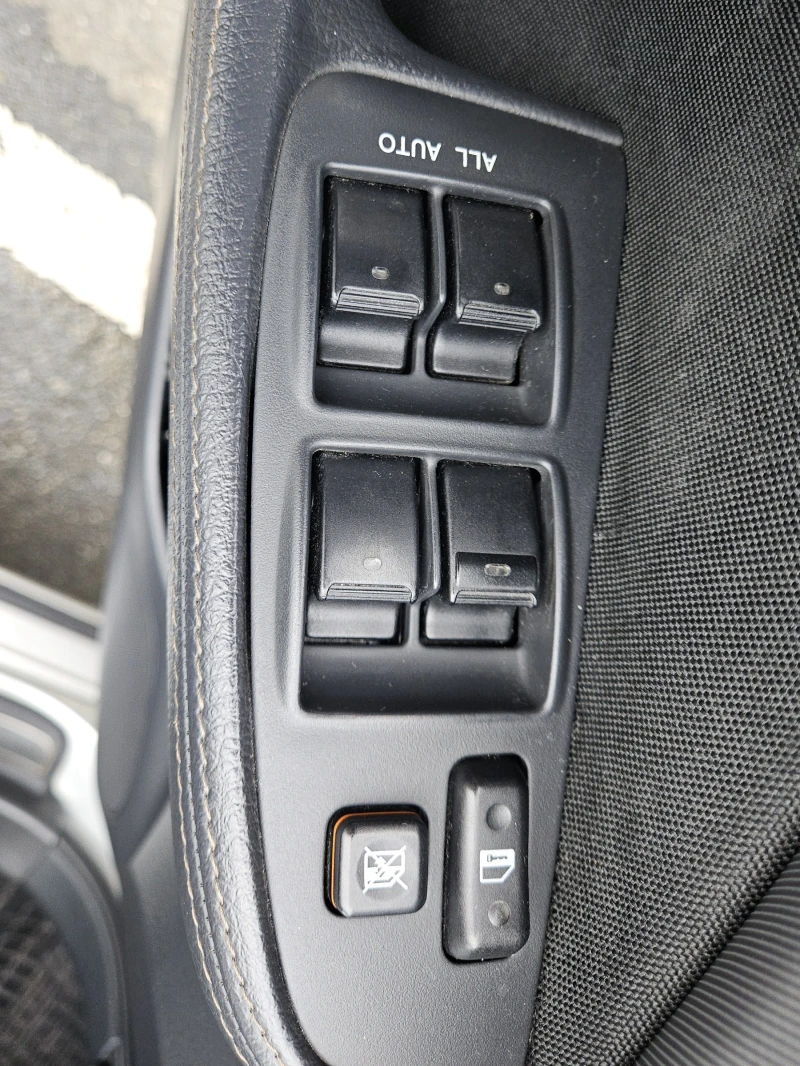 Toyota Avensis 2.0 VVT-i, снимка 14 - Автомобили и джипове - 53223755