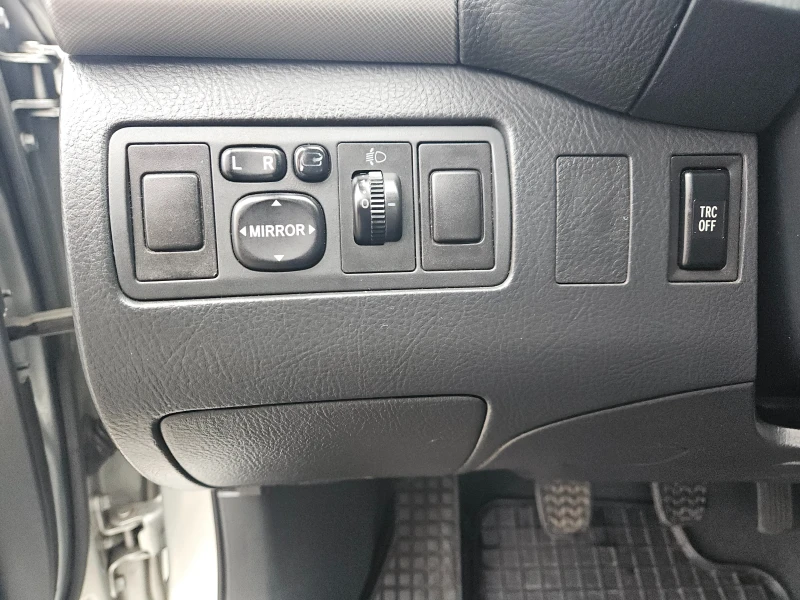 Toyota Avensis 2.0 VVT-i, снимка 13 - Автомобили и джипове - 53223755