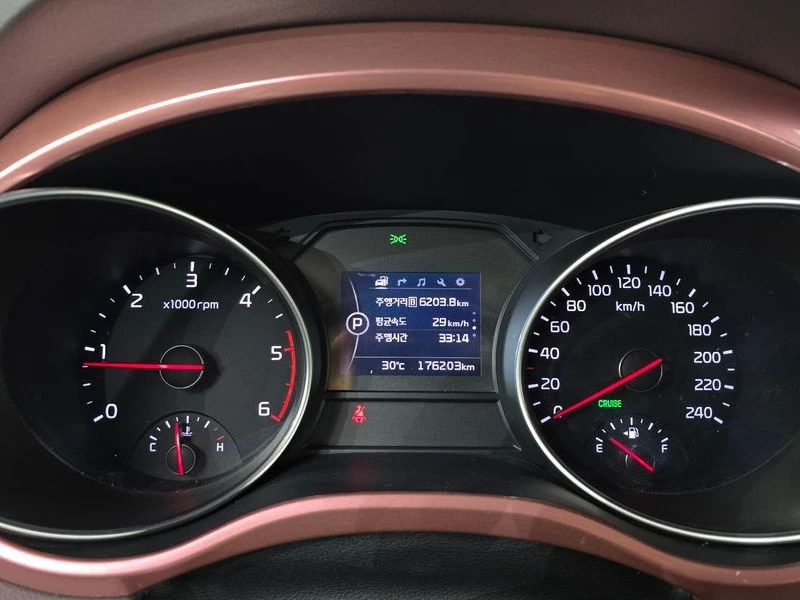 Kia Carnival 9-seater Luxury| 197к.с.| ВКЛ.ТЕХНОТЕСТ, снимка 8 - Автомобили и джипове - 55136892