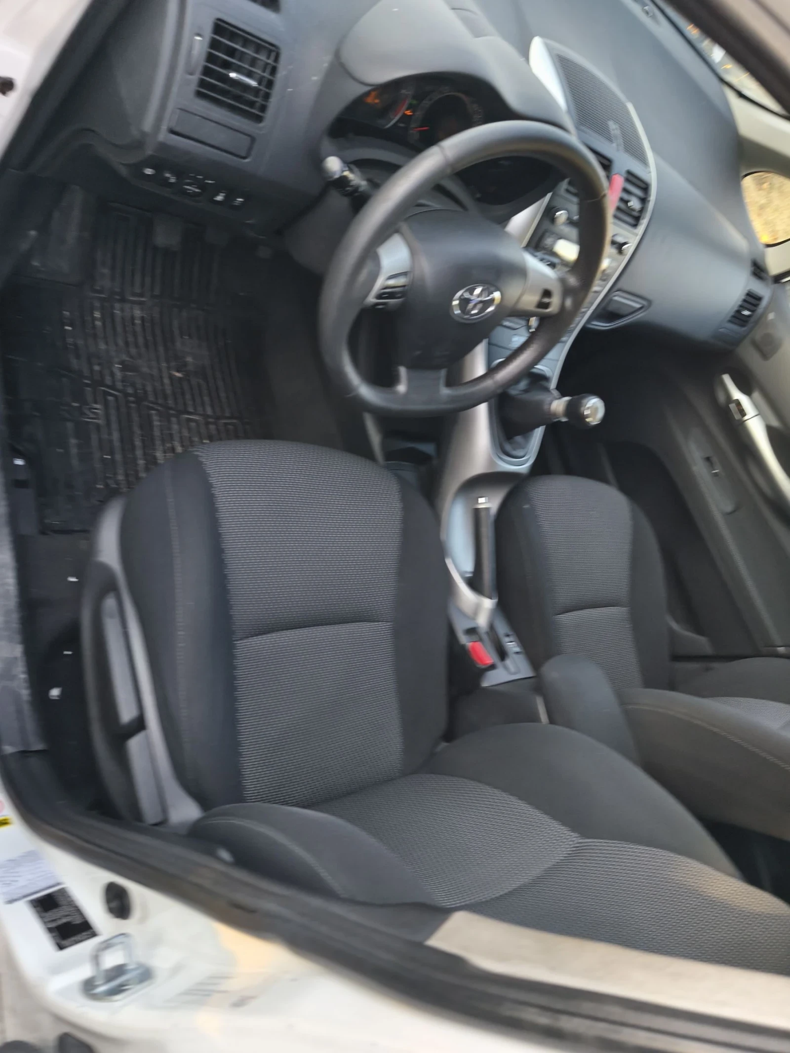 Toyota Auris  - изображение 5