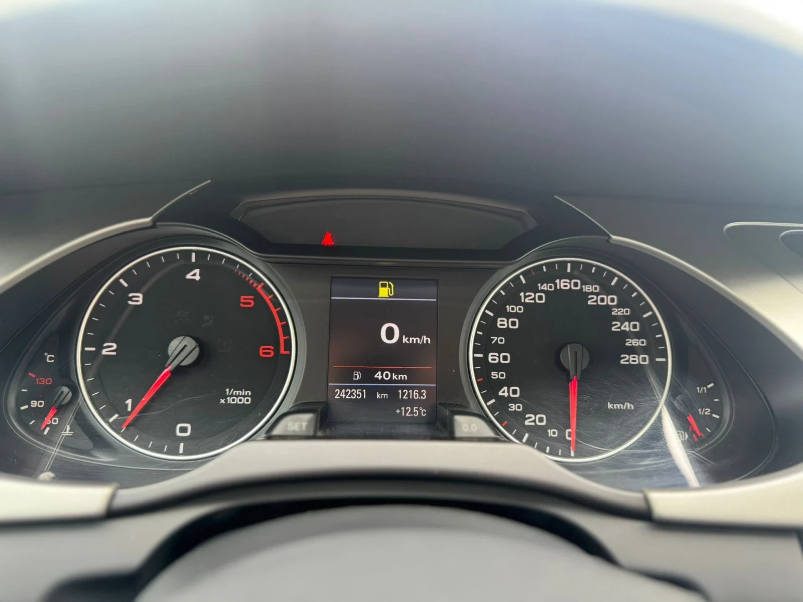 Audi A4 2.0TDI, снимка 11 - Автомобили и джипове - 52855336