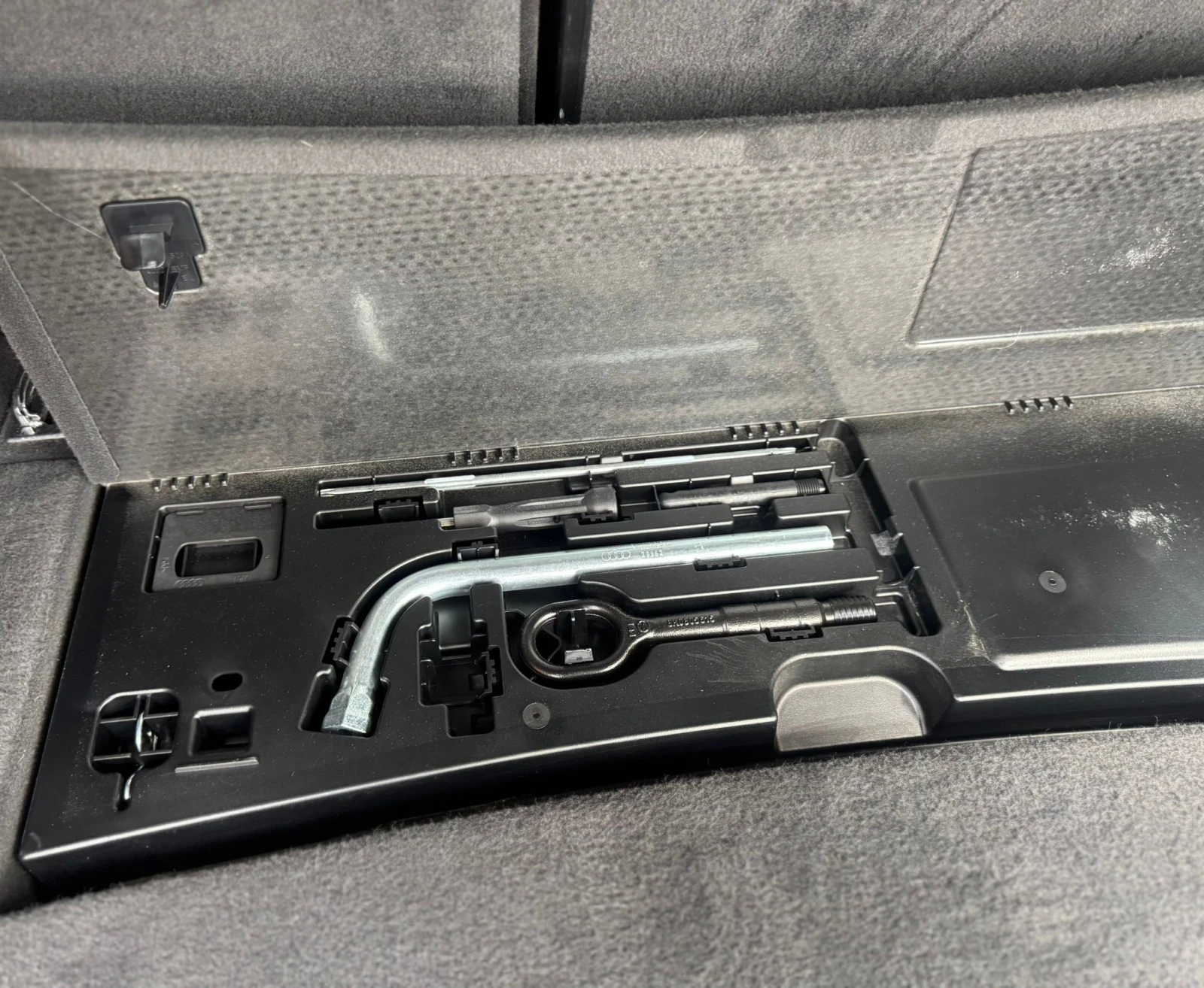 Audi A4 2.0TDI, снимка 15 - Автомобили и джипове - 52855336