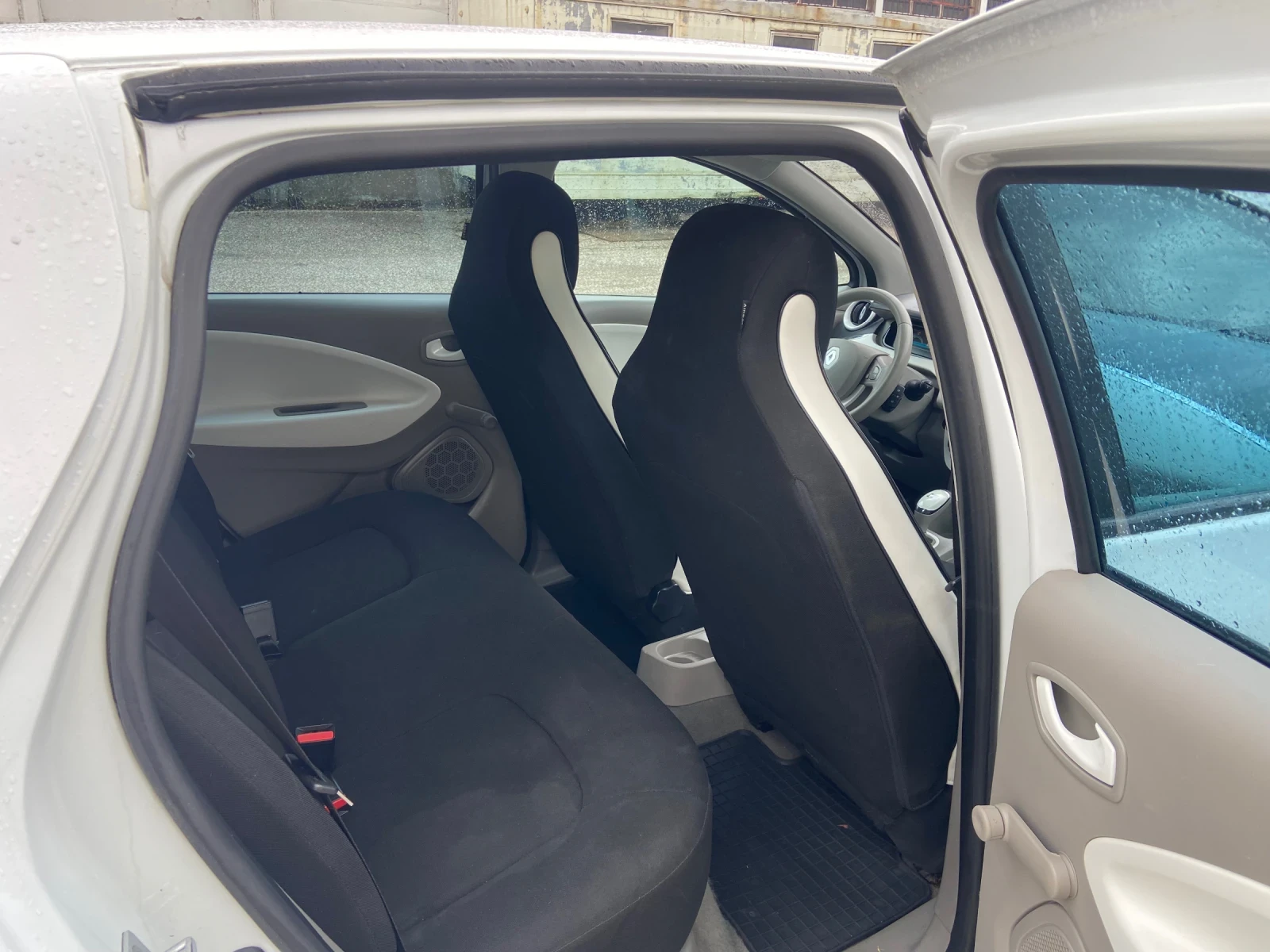 Renault Zoe, снимка 13 - Автомобили и джипове - 53632351