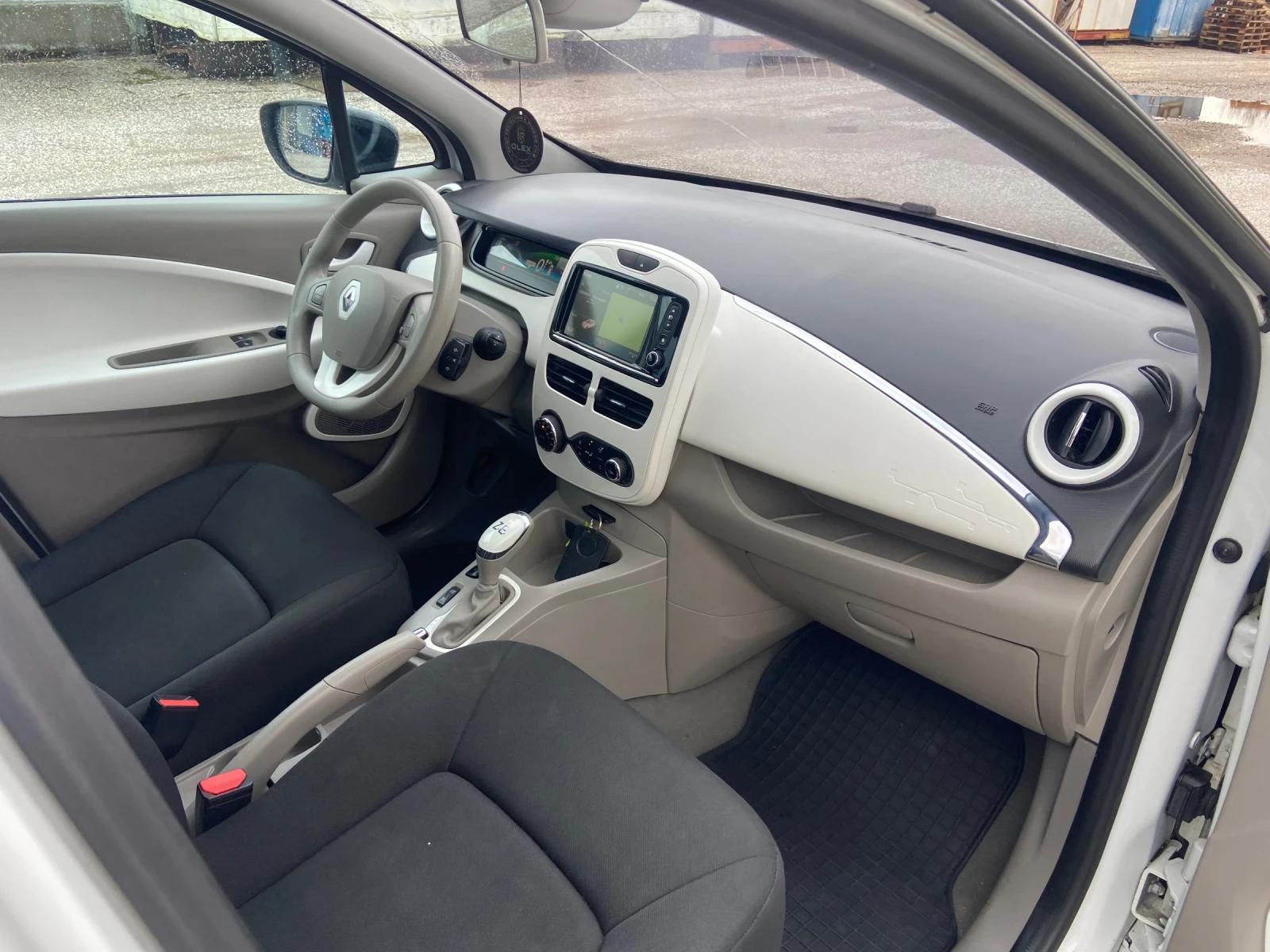 Renault Zoe, снимка 11 - Автомобили и джипове - 53632351