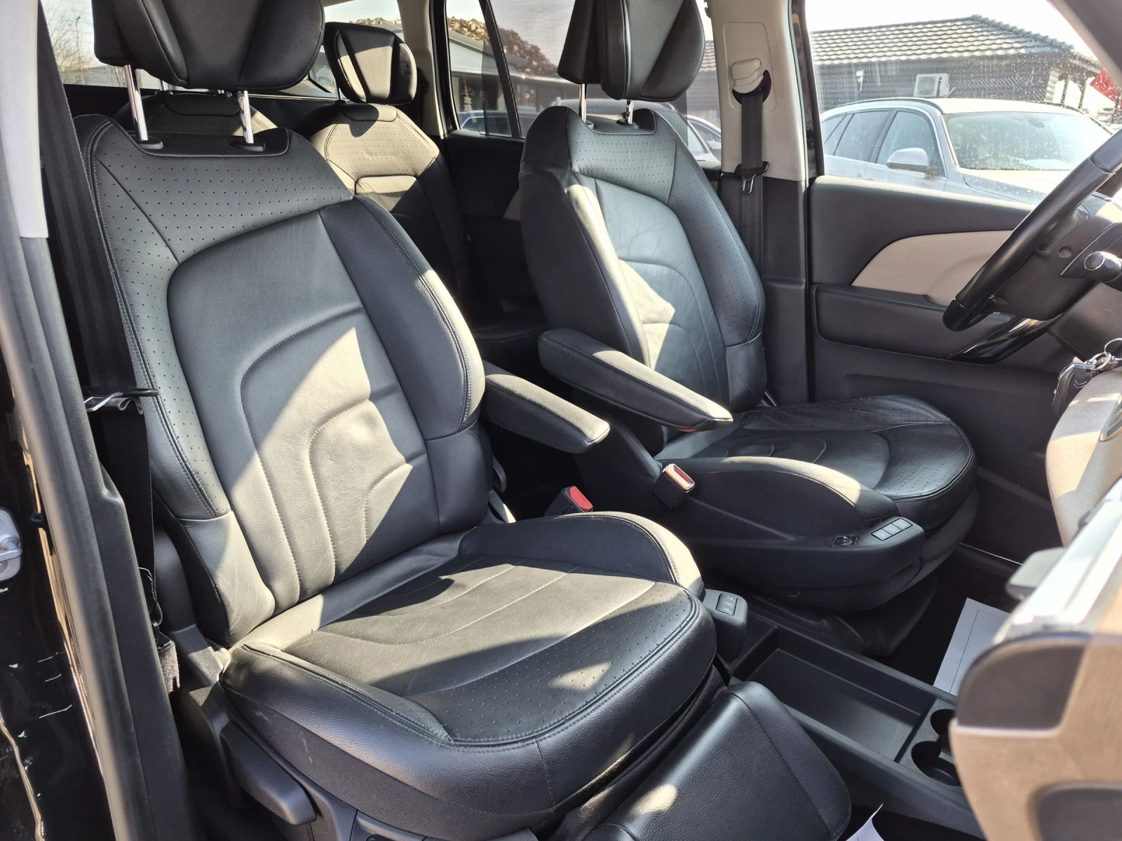 Citroen Grand C4 Picasso EXCLUSIVE 2.0HDI 150HP AUTOMATIC, снимка 16 - Автомобили и джипове - 53715317