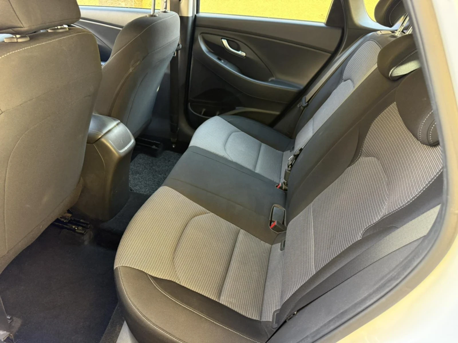 Hyundai I30 1.6TDI, снимка 8 - Автомобили и джипове - 53851351