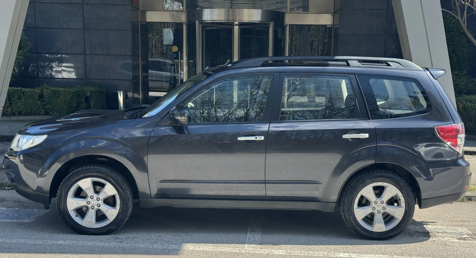 Subaru Forester 2.0D* AWD* Facelift* Вс. екстри* Лизинг* Бартер, снимка 5 - Автомобили и джипове - 54101256