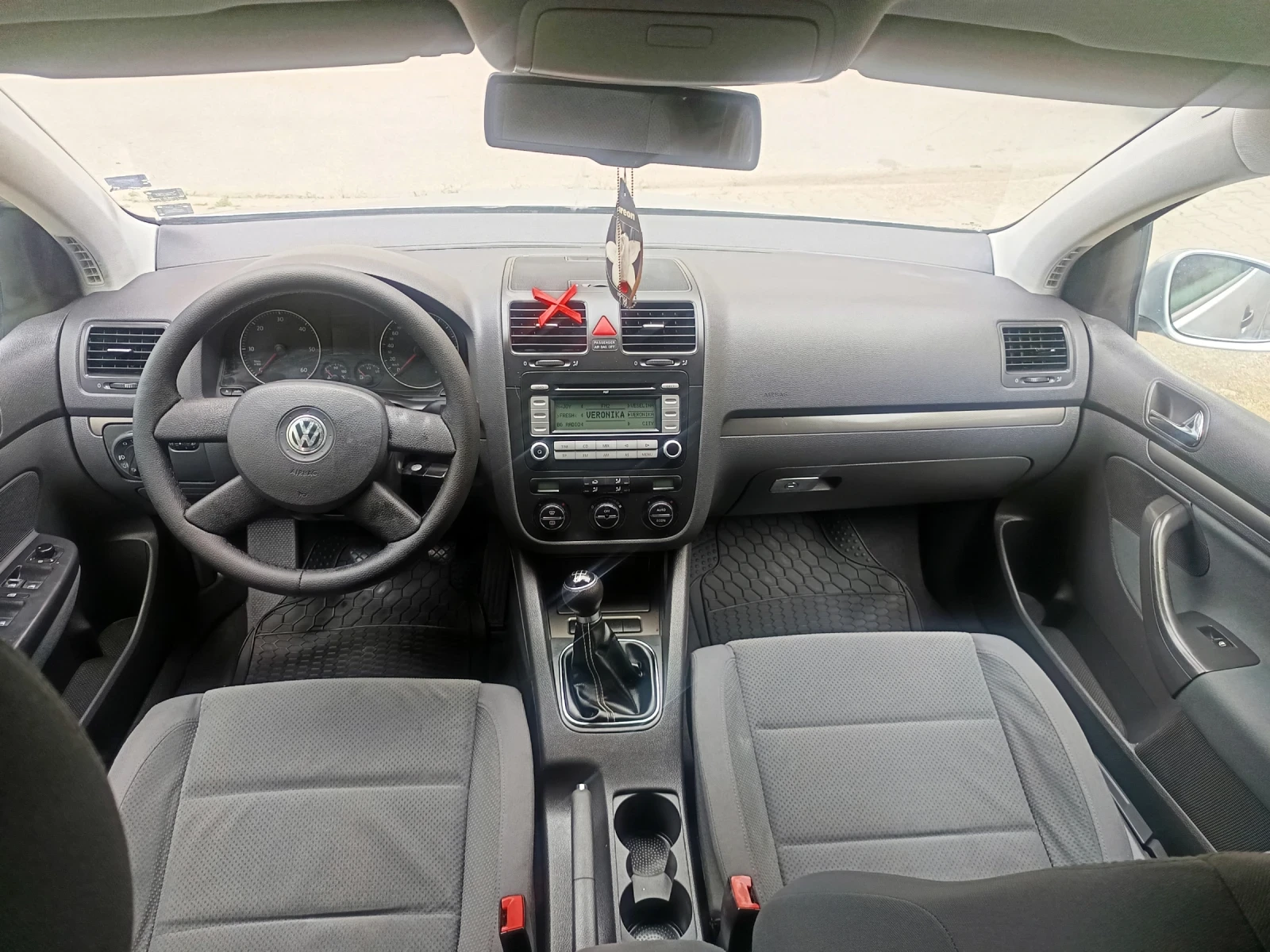 VW Golf 1.9 TDI-105, снимка 13 - Автомобили и джипове - 54381554