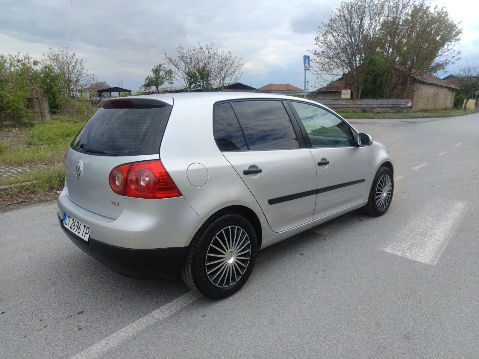 VW Golf 1.9 TDI-105, снимка 2 - Автомобили и джипове - 54381554