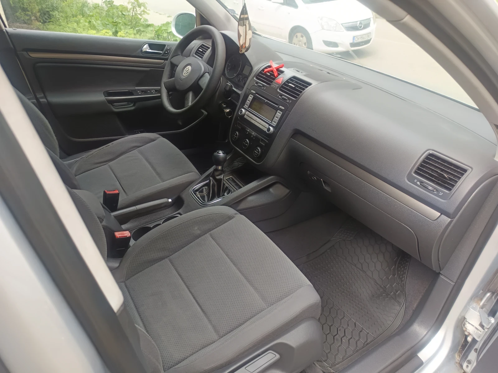 VW Golf 1.9 TDI-105, снимка 14 - Автомобили и джипове - 54381554