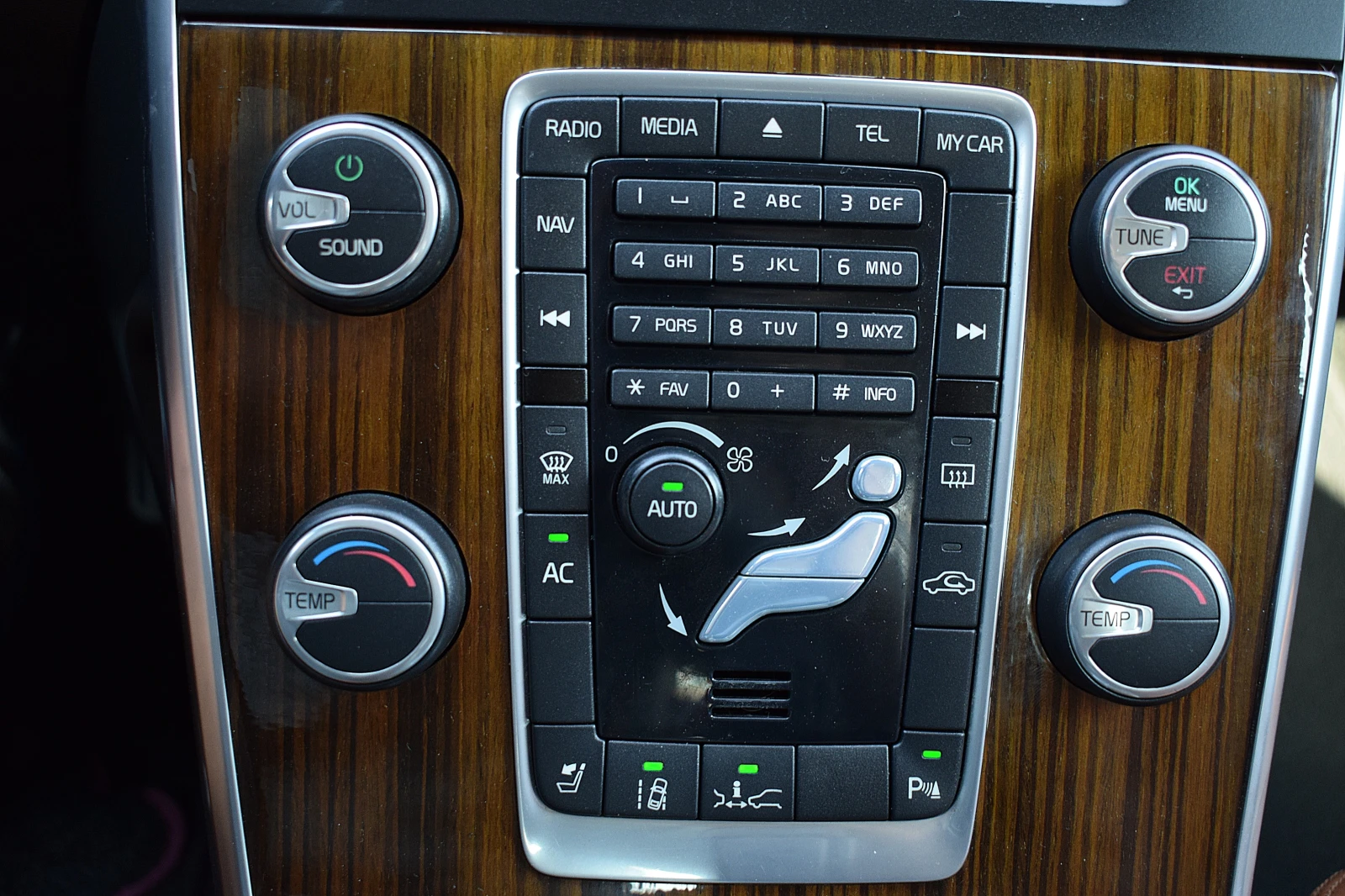Volvo S60 3.0ШВЕЙЦАРИЯ-3.0/T6/LUX/4x4/АВТОМАТИК, снимка 12 - Автомобили и джипове - 55438816