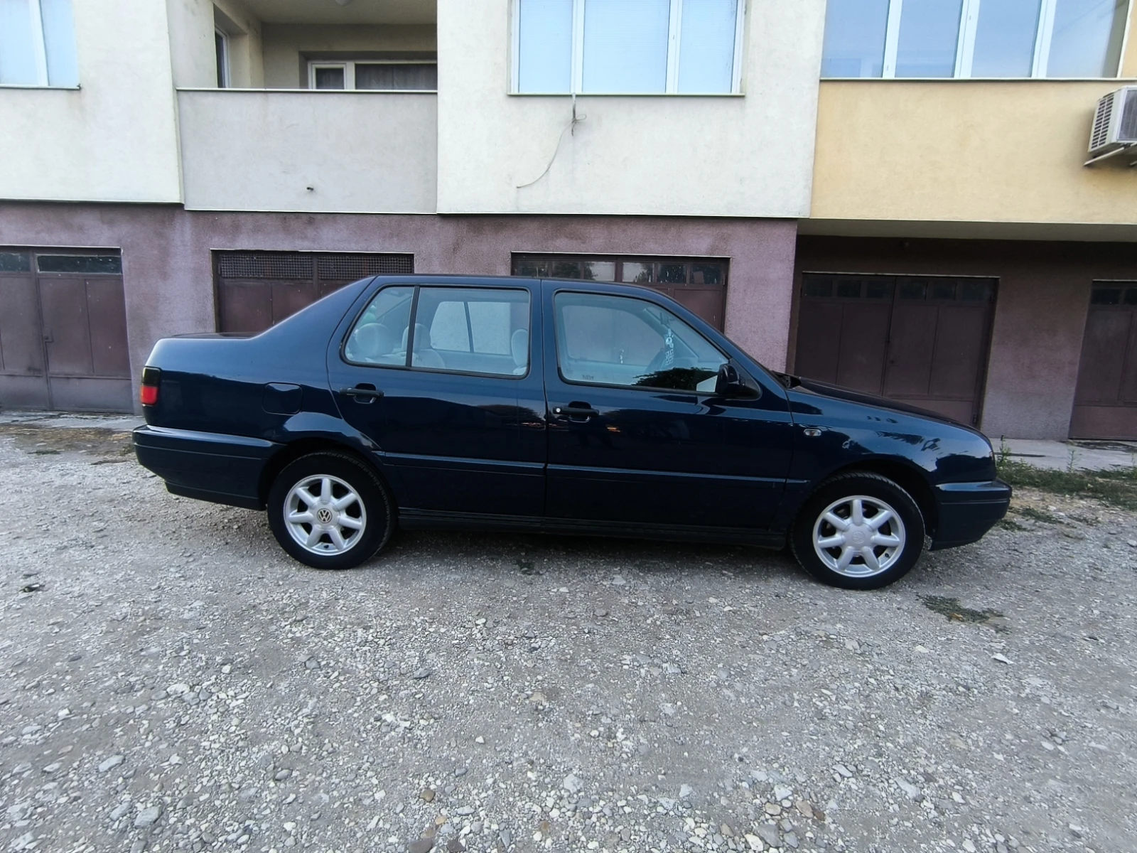 VW Vento GL, снимка 4 - Автомобили и джипове - 55779493