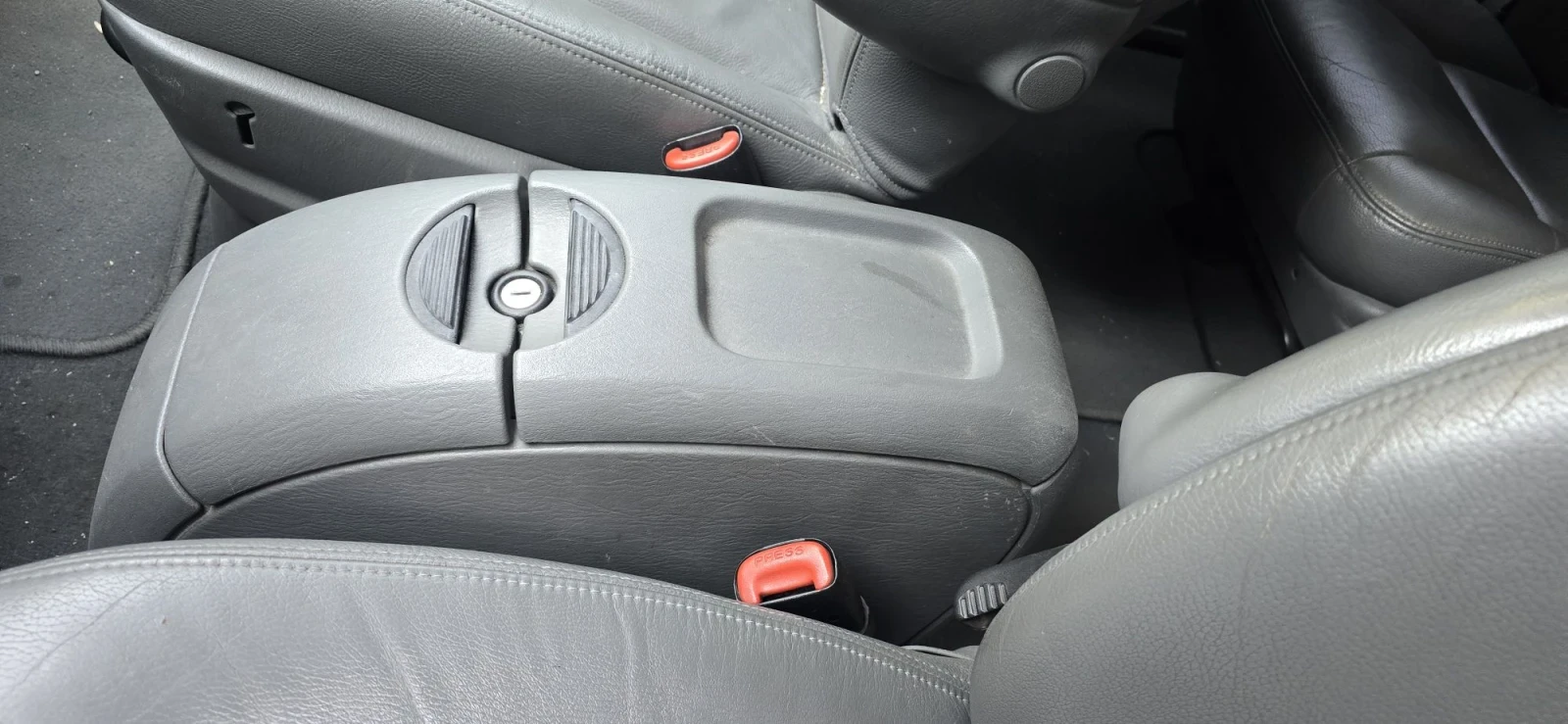 Chrysler Voyager 2.8CRD, снимка 5 - Автомобили и джипове - 55984313