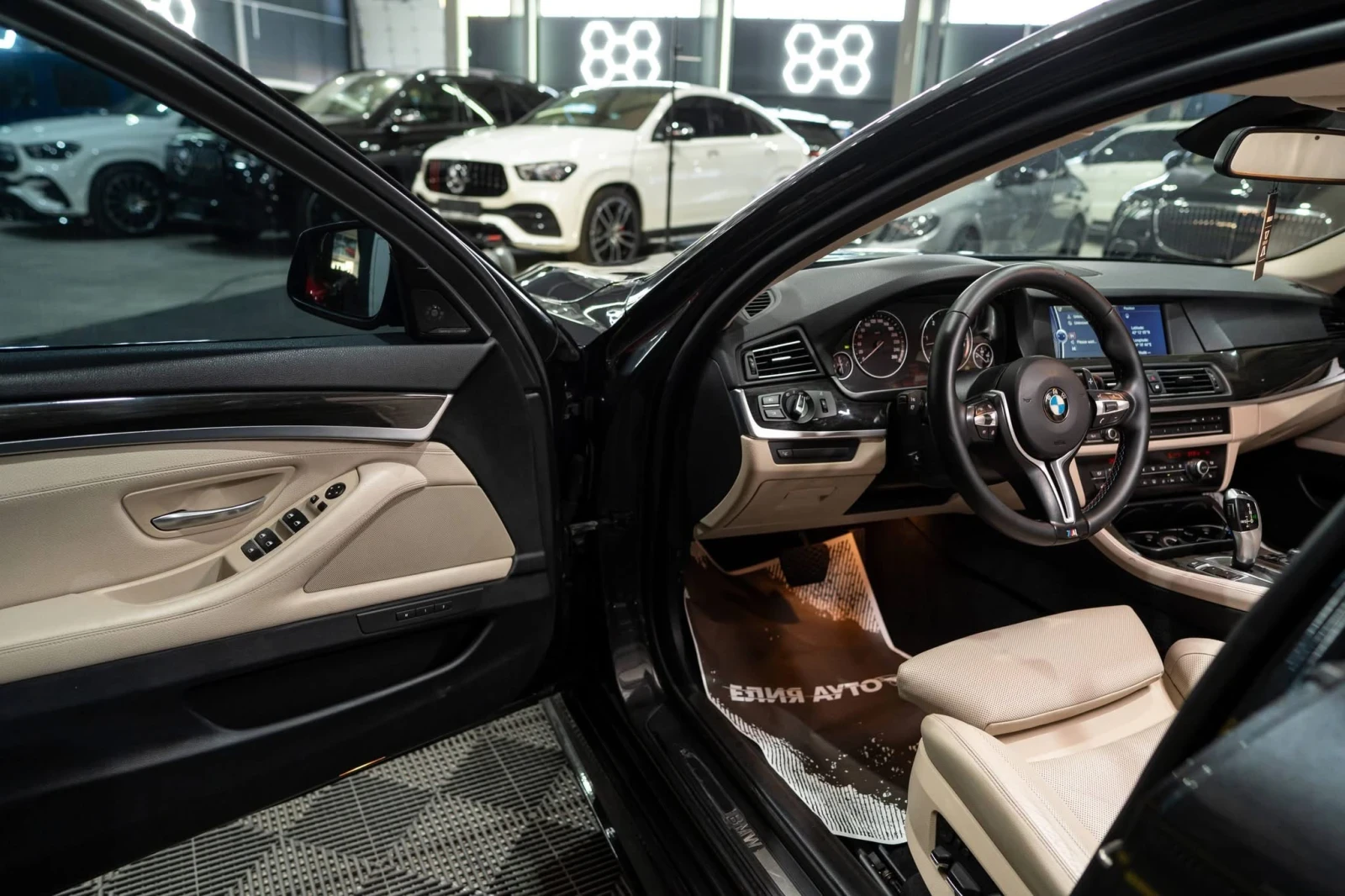 BMW 530 D XDRIVE M PACK LED NAVI H&K ЛИЗИНГ 100%, снимка 9 - Автомобили и джипове - 56252390