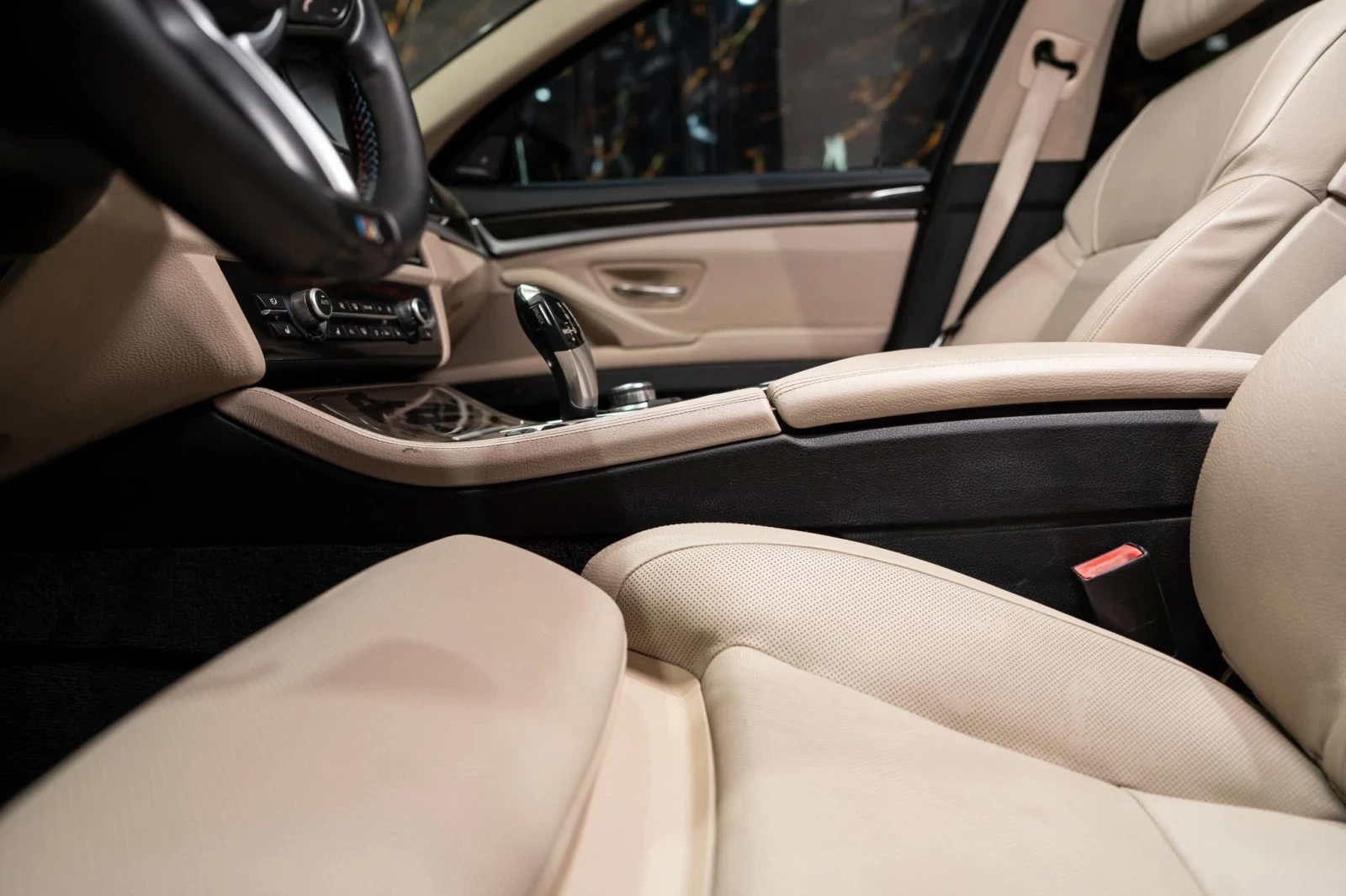BMW 530 D XDRIVE M PACK LED NAVI H&K ЛИЗИНГ 100%, снимка 10 - Автомобили и джипове - 56252390
